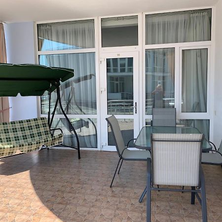 Town-House Golden Bugaz Διαμέρισμα Karolino-Buhaz Εξωτερικό φωτογραφία