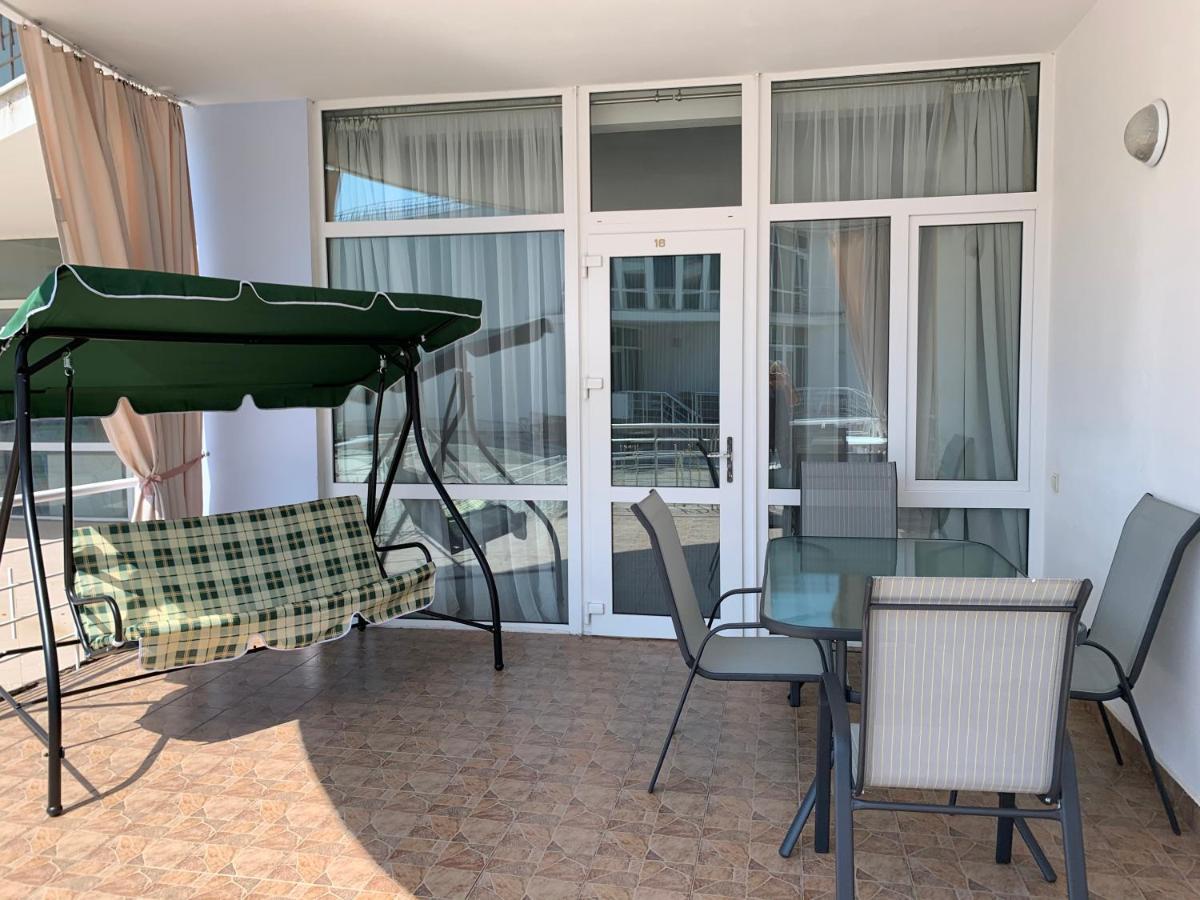 Town-House Golden Bugaz Διαμέρισμα Karolino-Buhaz Εξωτερικό φωτογραφία