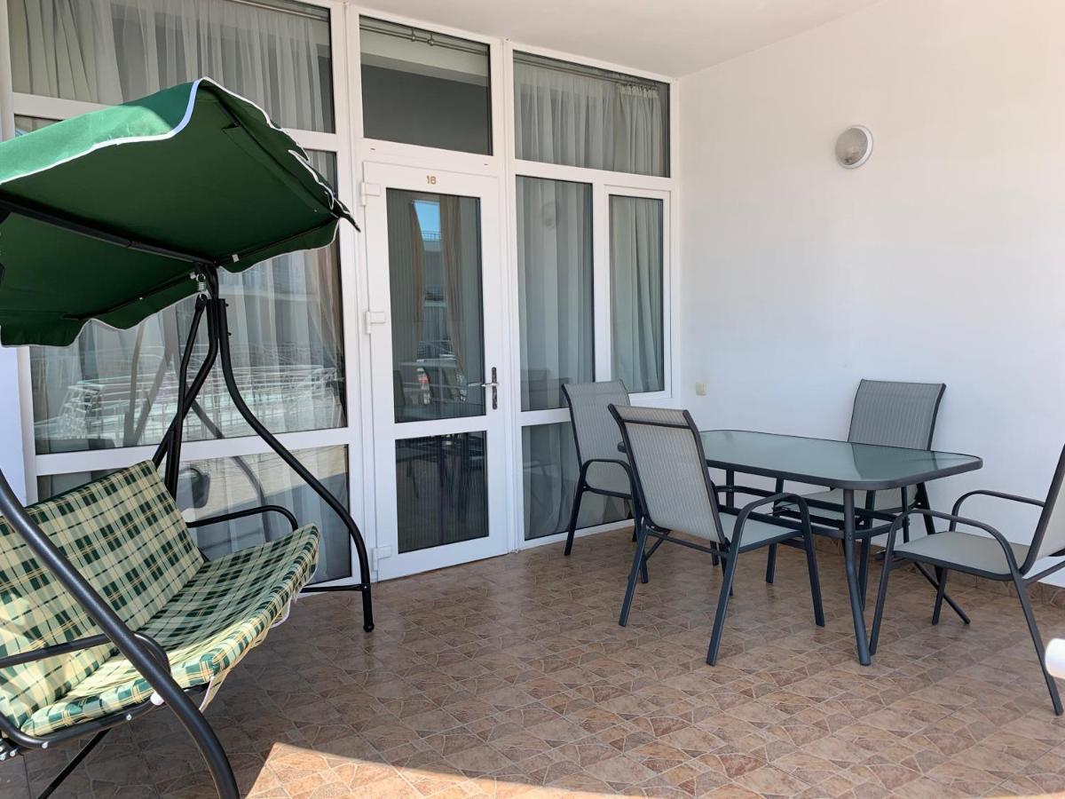 Town-House Golden Bugaz Διαμέρισμα Karolino-Buhaz Εξωτερικό φωτογραφία