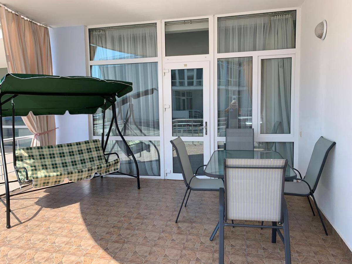 Town-House Golden Bugaz Διαμέρισμα Karolino-Buhaz Εξωτερικό φωτογραφία