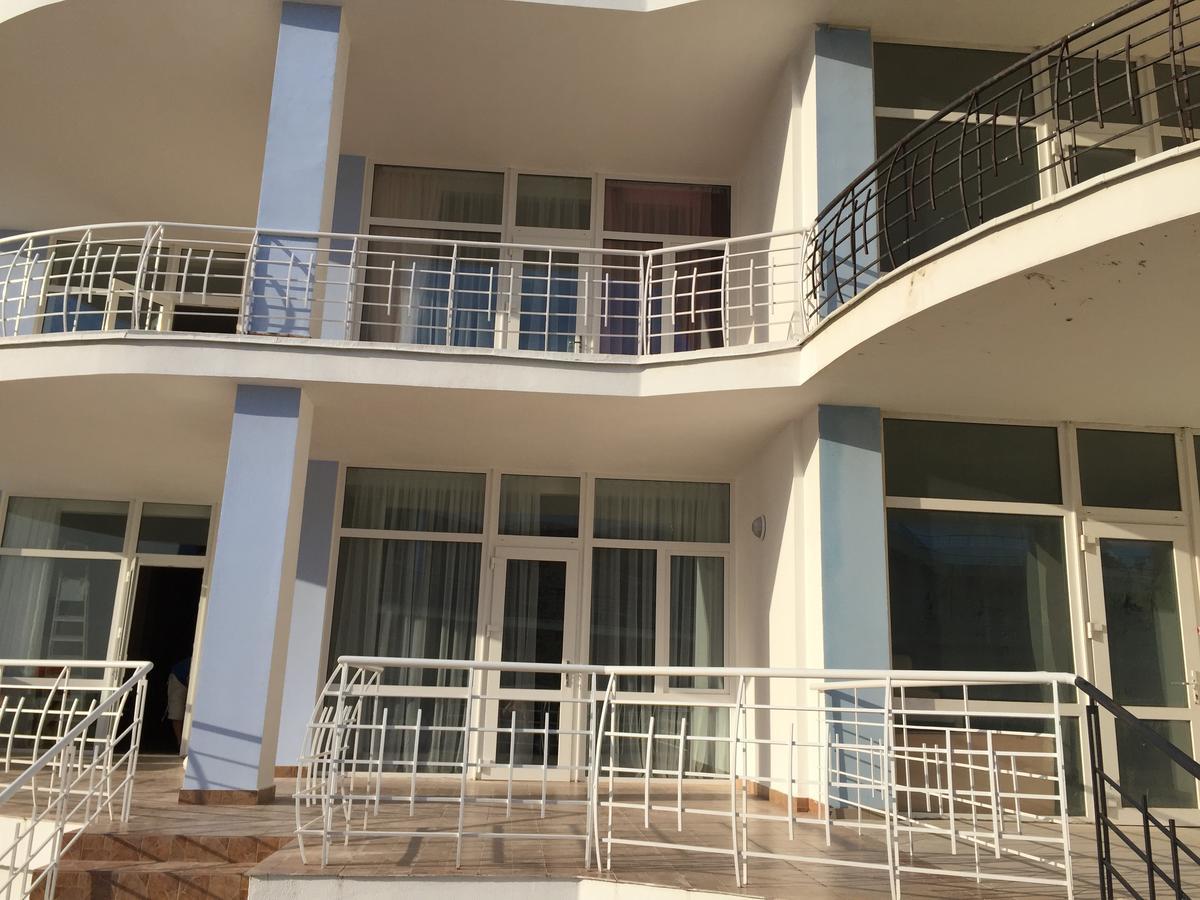Town-House Golden Bugaz Διαμέρισμα Karolino-Buhaz Εξωτερικό φωτογραφία